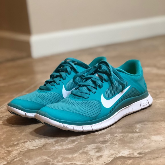 Nike Shoes - Nike free 4.0 running shoes